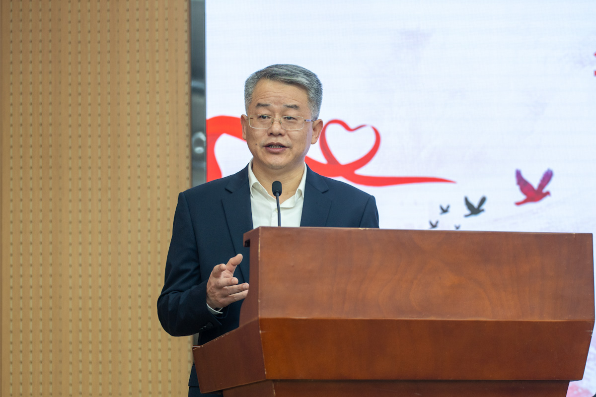  365英国上市集团党委副书记、纪委书记廖济忠同志致辞-1_（学通社记者 李旭东 摄）