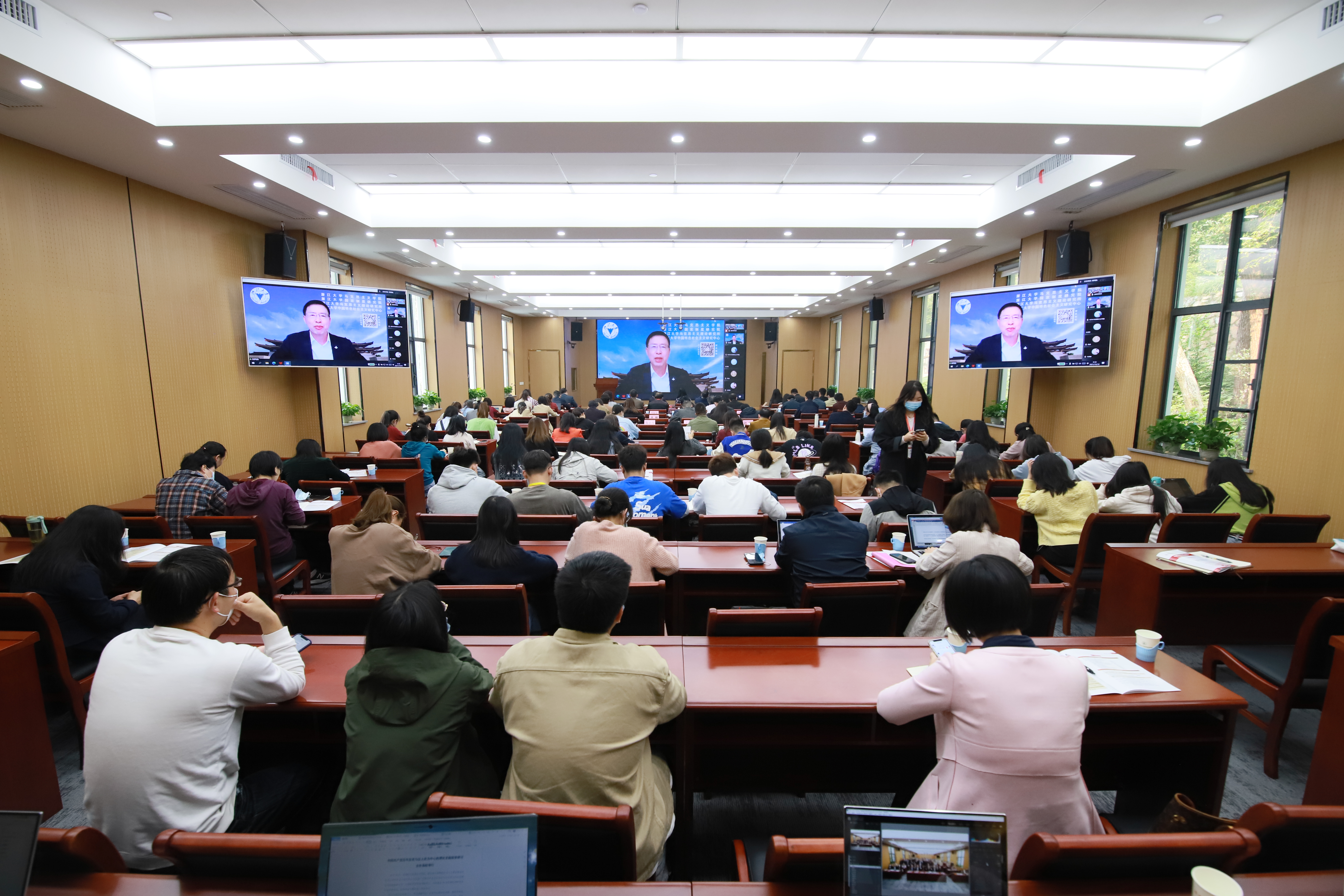 浙江大学365英国上市公司院长刘同舫教授作报告